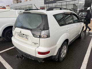 2010 Mitsubishi Outlander II Рестайлинг, белый, 850000 рублей, вид 4