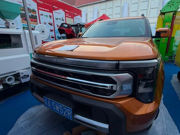 2026 Nissan Navara (Frontier) V (D27), оранжевый, 4000000 рублей - вид 6