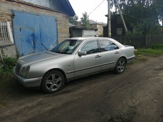 1998 Mercedes-Benz E-Класс 300 II (W210, S210), серый, 385000 рублей, вид 1