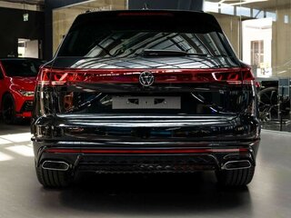 2026 Volkswagen Touareg III Рестайлинг, чёрный, 7770000 рублей, вид 4