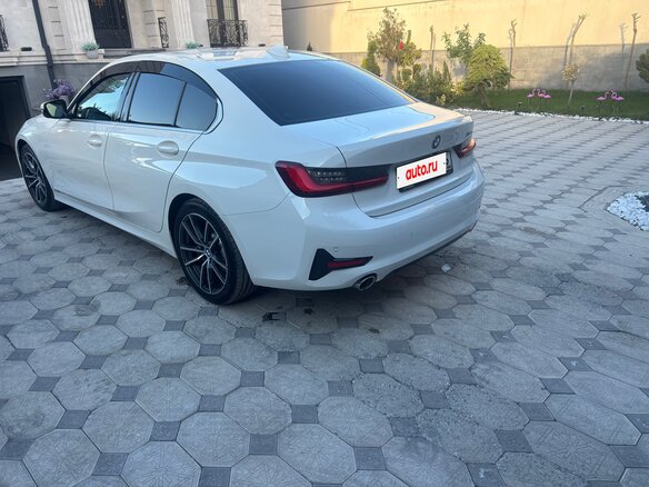 2019 BMW 3 серии 330i VII (G2x), белый, 3390000 рублей - вид 9