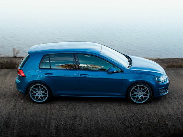 2013 Volkswagen Golf VII, голубой, 990000 рублей - вид 11