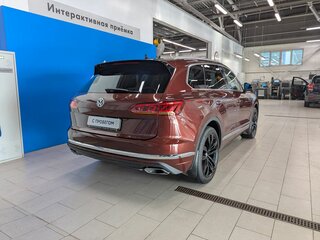 2020 Volkswagen Touareg III, красный, 4750000 рублей, вид 5