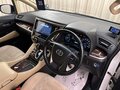 2018 Toyota Alphard III Рестайлинг, белый, 4299900 рублей - вид 11