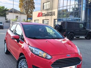 2017 Ford Fiesta Mk6 Рестайлинг, красный, 840000 рублей, вид 1