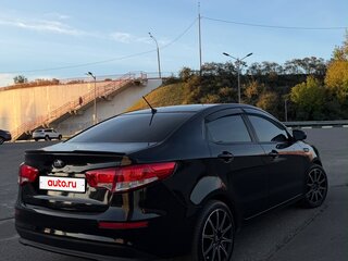 2016 Kia Rio III Рестайлинг, чёрный, 780000 рублей, вид 3