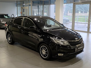 2017 Kia Rio III Рестайлинг, чёрный, 949000 рублей, вид 3