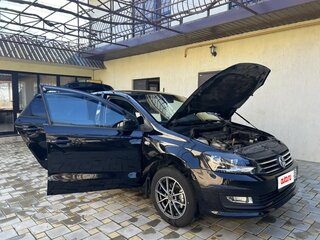 2015 Volkswagen Polo V Рестайлинг, чёрный, 850000 рублей, вид 2