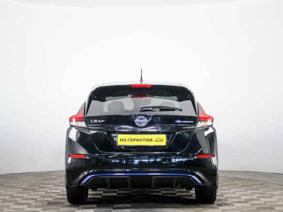 2018 Nissan Leaf II (ZE1), чёрный, 1699000 рублей - вид 4