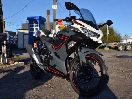 2024 Kawasaki Ninja 400, серебристый, 615000 рублей, вид 1