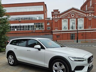 2020 Volvo V60 Cross Country II, белый, 3500000 рублей, вид 1