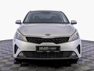 2021 Kia Rio IV Рестайлинг, серебристый, 1690000 рублей, вид 2
