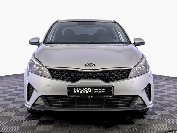 2021 Kia Rio IV Рестайлинг, серебристый, 1690000 рублей - вид 1