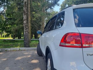2013 Volkswagen Touareg II, белый, 1600000 рублей, вид 3