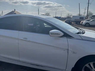 2010 Hyundai Sonata VI (YF), белый, 700000 рублей, вид 4