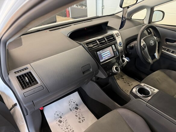 2012 Toyota Prius Alpha I (ZVW40/41), белый, 1349000 рублей - вид 13