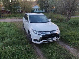 2022 Mitsubishi Outlander III Рестайлинг 3, белый, 2200000 рублей, вид 3