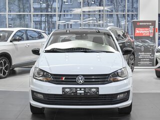2018 Volkswagen Polo V Рестайлинг, белый, 1049000 рублей, вид 2