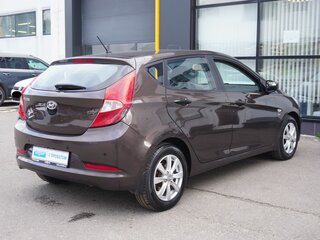 2015 Hyundai Solaris I Рестайлинг, коричневый, 860000 рублей, вид 5