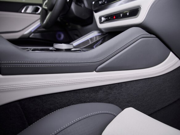 2026 BMW X6 40d III (G06) Рестайлинг, чёрный, 18275000 рублей - вид 8