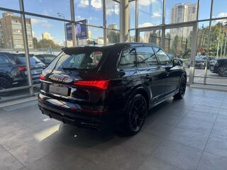 2024 Audi Q7 45 TFSI II (4M) Рестайлинг 2, чёрный, 9600000 рублей, вид 4