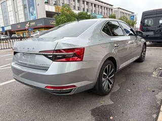 2023 Skoda Superb III Рестайлинг, серый, 2090000 рублей, вид 3