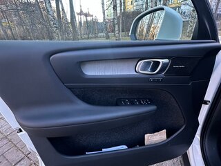 2021 Volvo XC40 I, белый, 3890000 рублей, вид 5