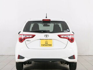 2017 Toyota Vitz III (XP130) Рестайлинг 2, белый, 899000 рублей, вид 5