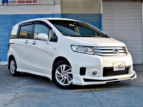 2013 Honda Freed Spike I Рестайлинг, белый, 820000 рублей, вид 1