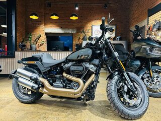 2023 Harley-Davidson Fat Bob, чёрный, 3350000 рублей, вид 2
