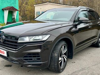 2019 Volkswagen Touareg III, коричневый, 5890000 рублей, вид 3