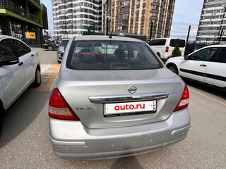 2011 Nissan Tiida I Рестайлинг, серебристый, 650000 рублей, вид 4