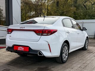 2021 Kia Rio IV Рестайлинг, белый, 1399000 рублей, вид 3