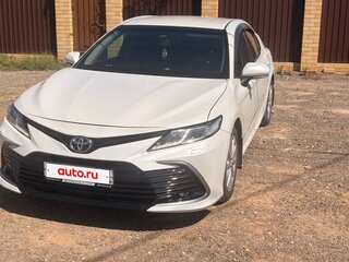 2021 Toyota Camry VIII (XV70) Рестайлинг, белый, 2700000 рублей, вид 3
