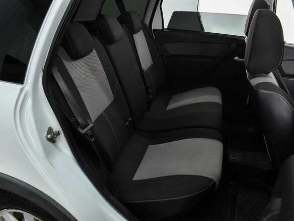 2016 Lada (ВАЗ) Kalina Cross II, белый, 465000 рублей - вид 6