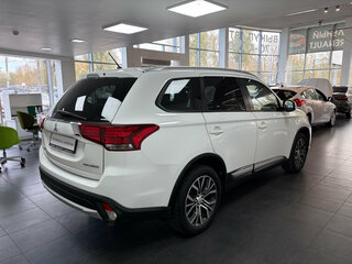 2016 Mitsubishi Outlander III Рестайлинг 2, белый, 1984000 рублей, вид 4