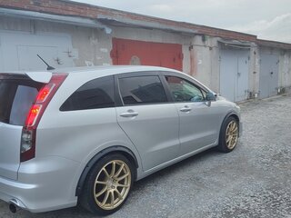 2010 Honda Stream II Рестайлинг, серебристый, 1400000 рублей, вид 3