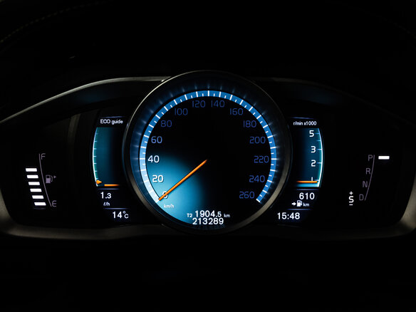2014 Volvo XC70 II Рестайлинг, чёрный, 1899000 рублей - вид 25