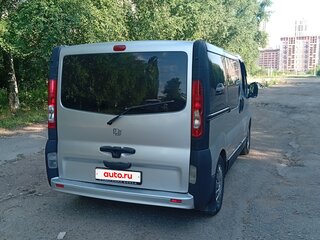 2011 Renault Trafic II Рестайлинг, серебристый, 950000 рублей, вид 2