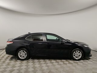 2021 Toyota Camry VIII (XV70), чёрный, 2175000 рублей, вид 4