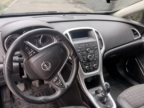 2013 Opel Astra GTC J Рестайлинг, белый, 800000 рублей - вид 10