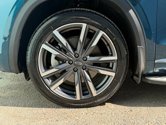 2023 Geely Monjaro I, синий, 2845000 рублей - вид 29