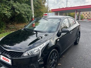 2021 Kia Rio IV Рестайлинг, чёрный, 1630000 рублей, вид 1