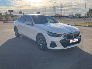 2023 BMW 5 серии 520i VIII (G60/G61/G68), белый, 5850000 рублей, вид 3