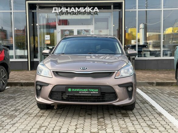 2018 Kia Rio IV, коричневый, 1065000 рублей - вид 1