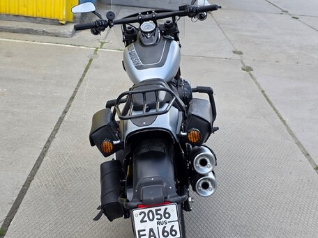 2020 Harley-Davidson Fat Bob, серебристый, 1550000 рублей, вид 4
