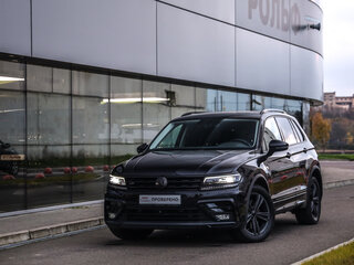 2018 Volkswagen Tiguan II, чёрный, 2599777 рублей, вид 1