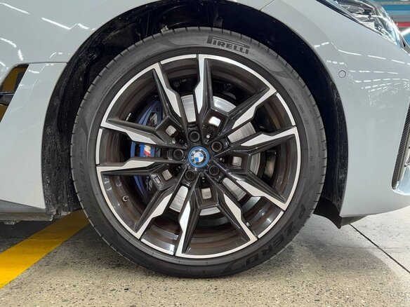 2023 BMW i4 M50 G26, серый, 7980000 рублей - вид 18