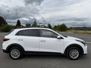 2021 Kia Rio X IV Рестайлинг, белый, 1650000 рублей, вид 3