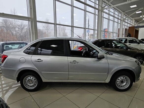 2026 Lada (ВАЗ) Granta I Рестайлинг, серебристый - вид 3